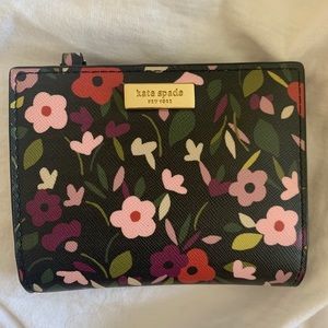 Kate Spade Wallet *new condition*